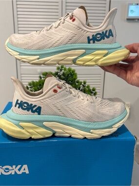 Hoka One One Clifton Edge Women’s size 7.5 Running Shoes